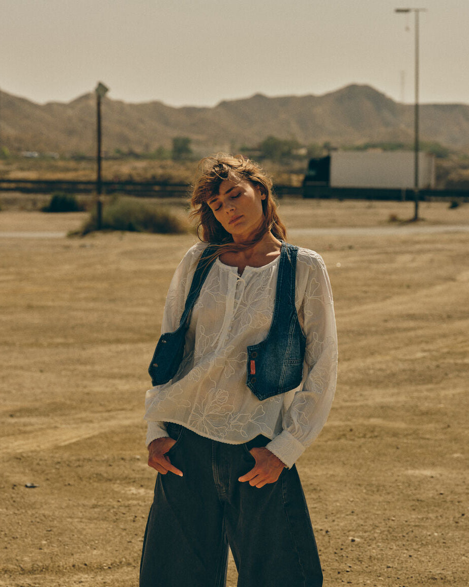 Modelshot / Medium Washed Blue / Detail